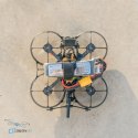 NewBeeDrone AcroBee75 HD O4 Pusher BNF ELRS 2.4G - widok z góry, detale płyty PCB drona FPV