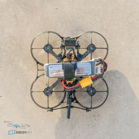 NewBeeDrone AcroBee75 HD O4 Pusher BNF ELRS 2.4G - widok z góry, detale płyty PCB drona FPV