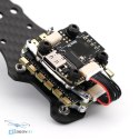 Widok z góry na adapter TBS Gorilla 20x20, szczegóły płytki PCB