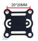 Płytka izolacyjna FLYWOO 20x20mm w widoku 3/4, idealna do Twojego drona FPV w HTDRONE