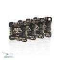 Zbliżenie na SpeedyBee FPV Soldering Practice Board z różnymi punktami lutowniczymi