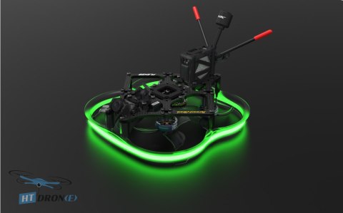 Zielony LED Strip SpeedyBee z BEC – zbliżenie na połączenia i montaż