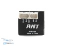 Tylny widok kamery Caddx Ant Black 4:3 z wyraźnie oznaczonymi złączami i kompaktową elektroniką.