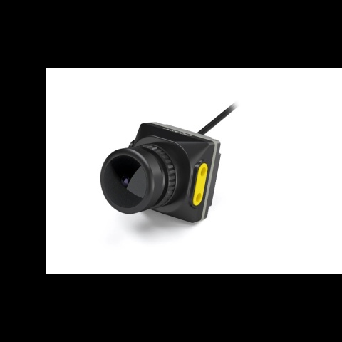 Kamera FPV Walksnail Moonlight – widok boczny – profil kamery ukazujący kształt obudowy oraz przewód podłączeniowy.