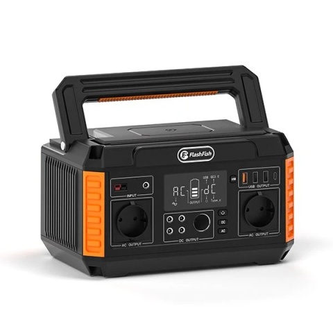 Ujęcie pod kątem – prezentacja kompaktowych wymiarów i wytrzymałej konstrukcji obudowy.