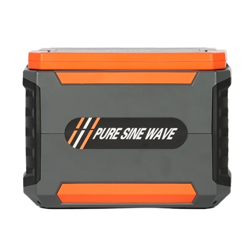 Widok boczny urządzenia z oznaczeniem czystej sinusoidy, zapewniającej bezpieczne zasilanie sprzętu.