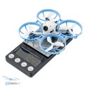 BETAFPV Meteor75 Pro Matrix ELRS 2.4G FPV dron - porównanie rozmiaru z akcesoriami